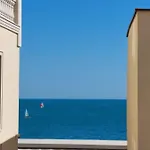 Supreme Danieli - By The Sea Apartman *